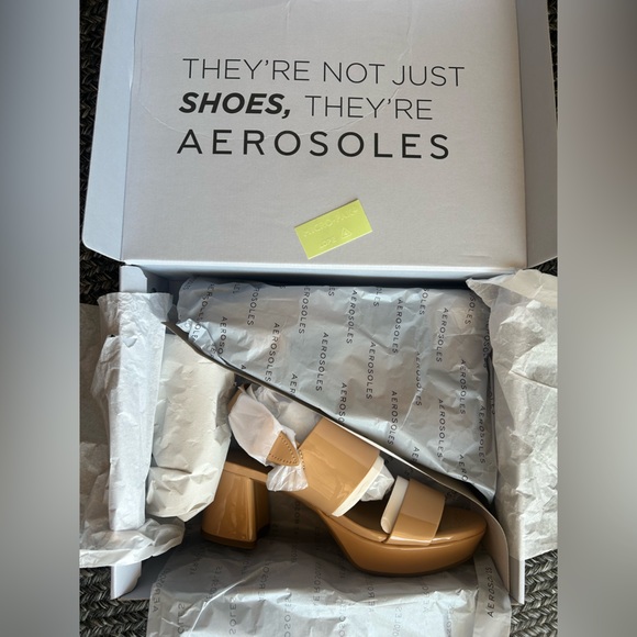 New In Box- Aerosoles Women’s Camera Platform Sandal - Size 6.5 (Beige Bisque) - Picture 4 of 10